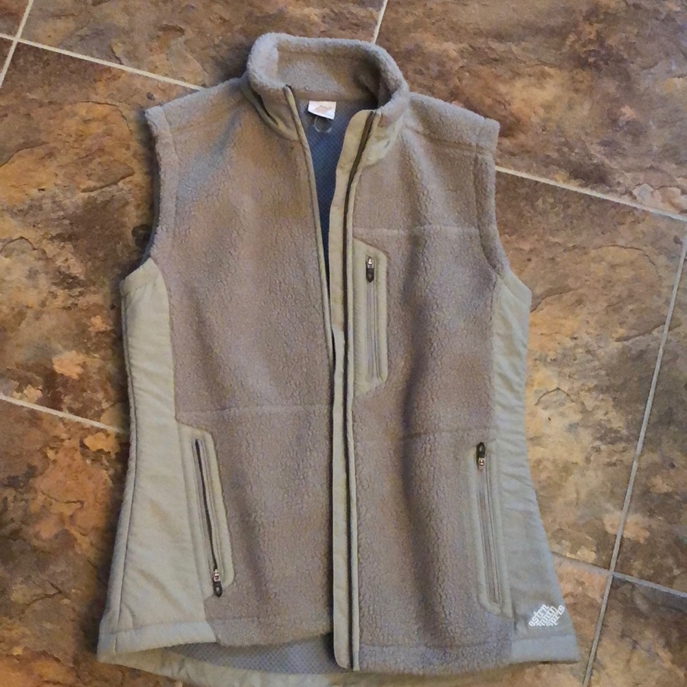 Vest- Eastern Mountain 🏔 Sports